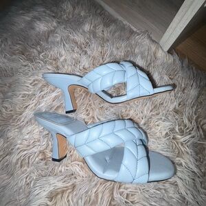 VINCE CAMUTO HEELS 🩵